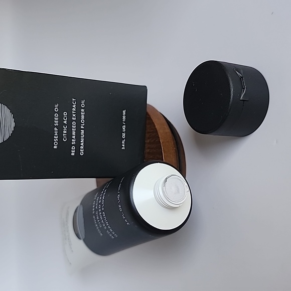 MAZI Balancing Multi-Effect Facial Cleanser - Picture 9 of 9